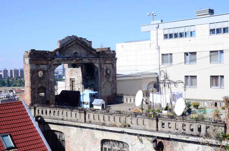 Nekada igranke, danas satelitske antene