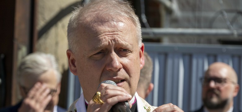 Proboszcz Bazyliki Mariackiej w Krakowie odchodzi w atmosferze skandalu. Papież wydał dekret