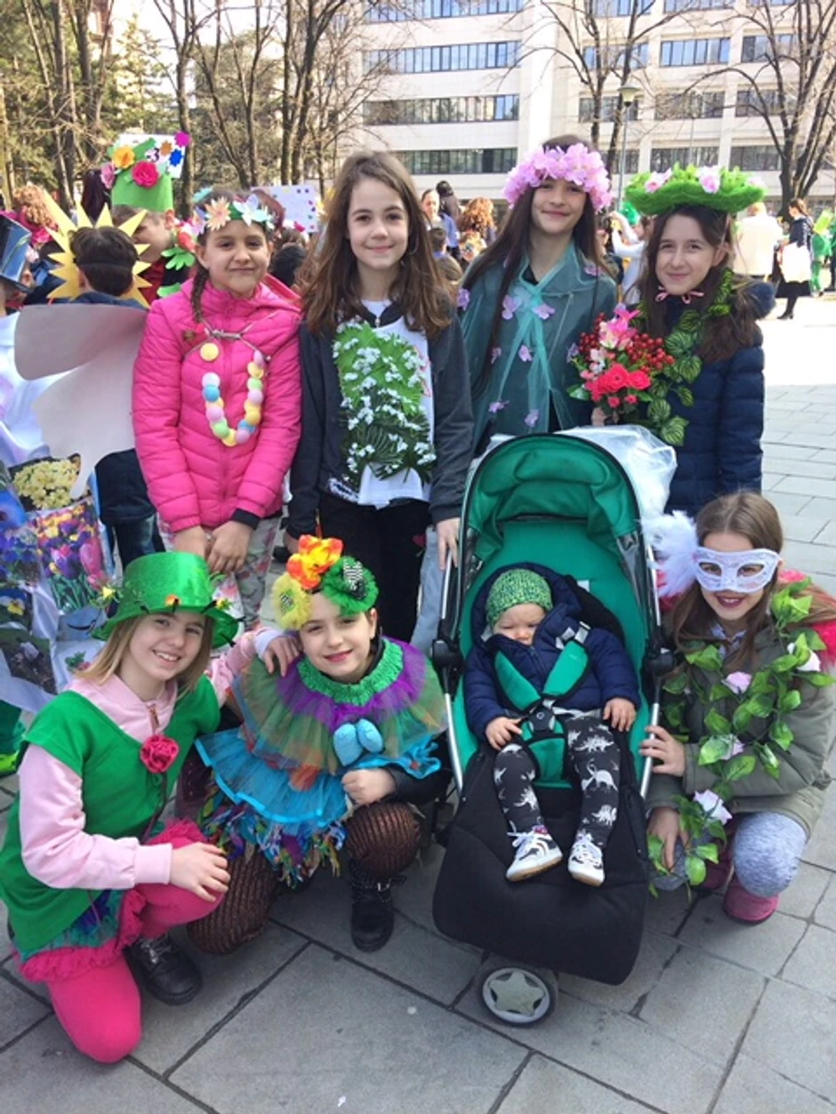 Prolećni maskenbal ulepšala i beba