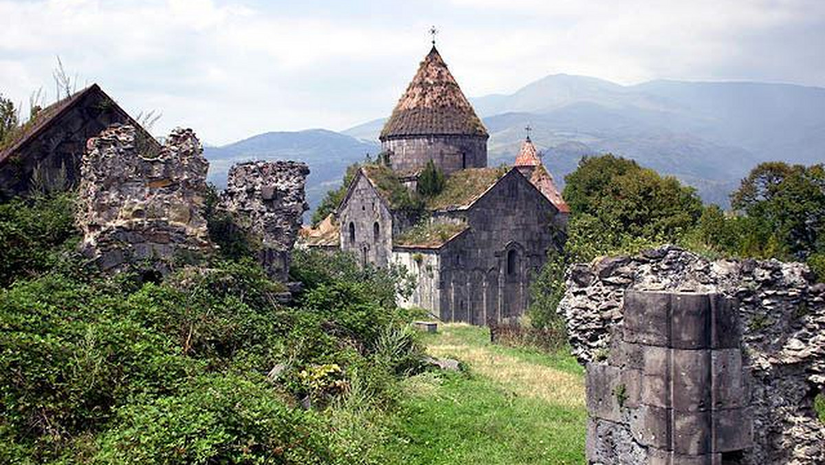 Dobrze zachowane pochówki ludzi z epoki miedzi odkryli archeolodzy w jaskini w Armenii - informuje serwis internetowy News Am. Znalezisko daje naukowcom unikalną szansę zbadania ewolucji ludzkiego kodu genetycznego.