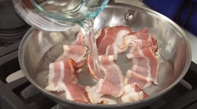 Így lesz finom a bacon Fotó: Youtube