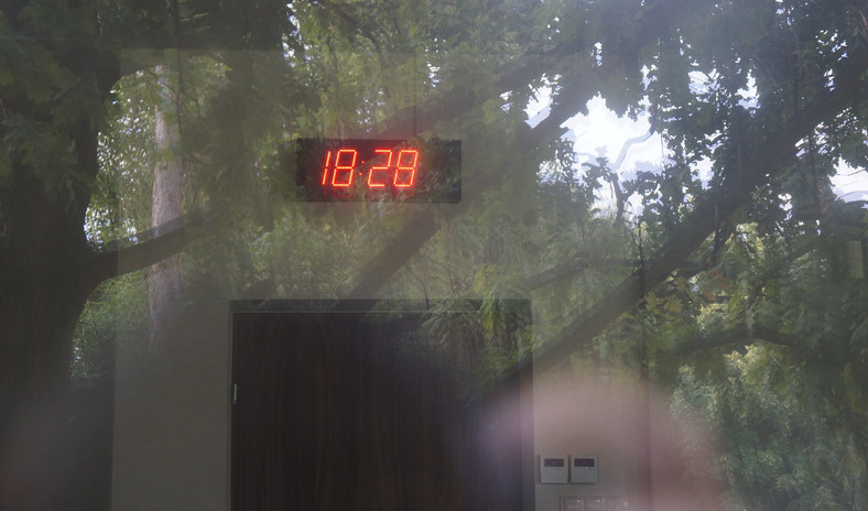 Zegar wewnątrz siedziby ZBK, fot. Autor