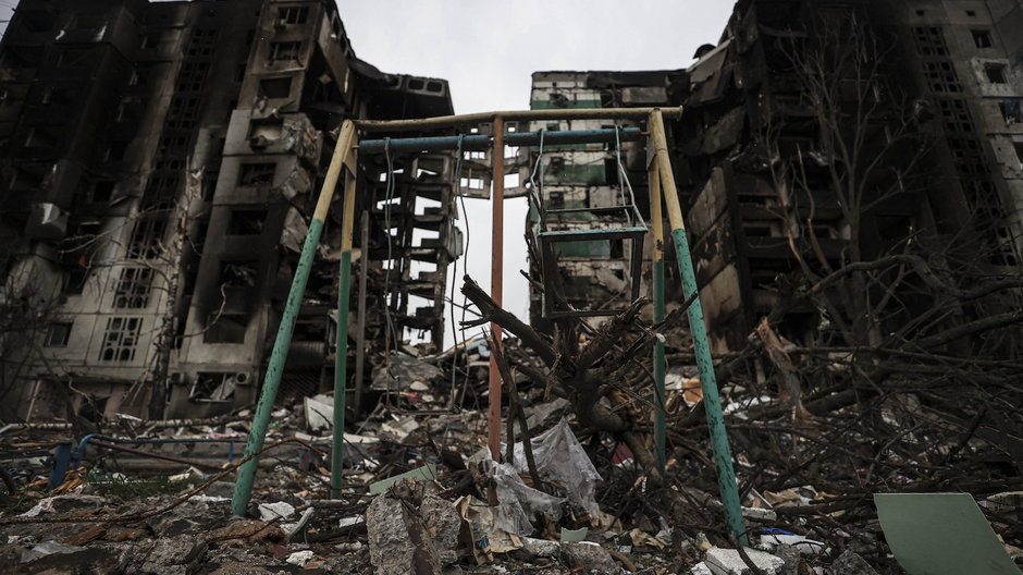 Zniszczenia w ukraińskiej Borodziance. Obecnie trudno oszacować koszty odbudowy Ukrainy. Wiemy, ile pieniędzy Stany Zjednoczone już przeznaczyły na pomoc militarną i materiałową 