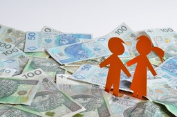 Nie możesz wysłać dziecka na kurs językowy, bo drugi rodzic nie płaci alimentów? Wytocz sprawę dziadkom