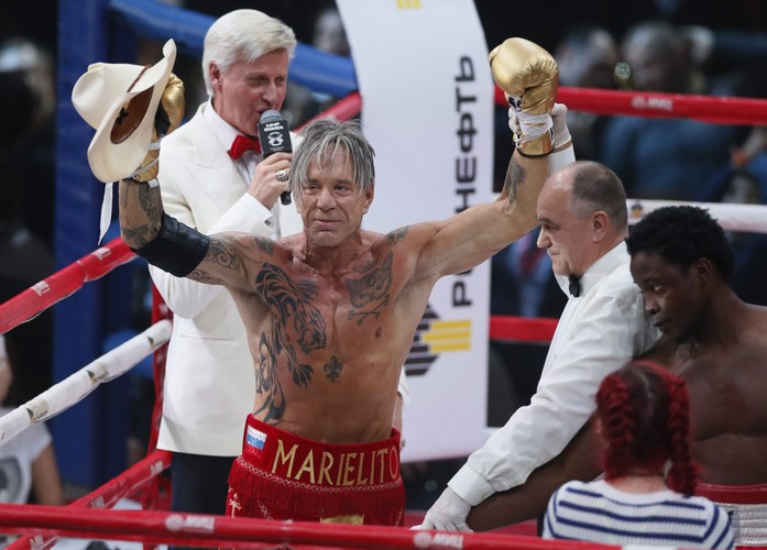 Mickey Rourke znokautował rywala. Elliot Seymour przegrał z 62-latkiem już II rundzie