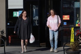 Ćerka Džina Hekmana INSISTIRALA da se OVAKO SAHRANE NJENA MAĆEHA I PAS samo dan nakon što su PRONAĐENI MRTVI: Procureo razgovor sa POLICIJOM  - IMALA JEDNU POSEBNU MOLBU