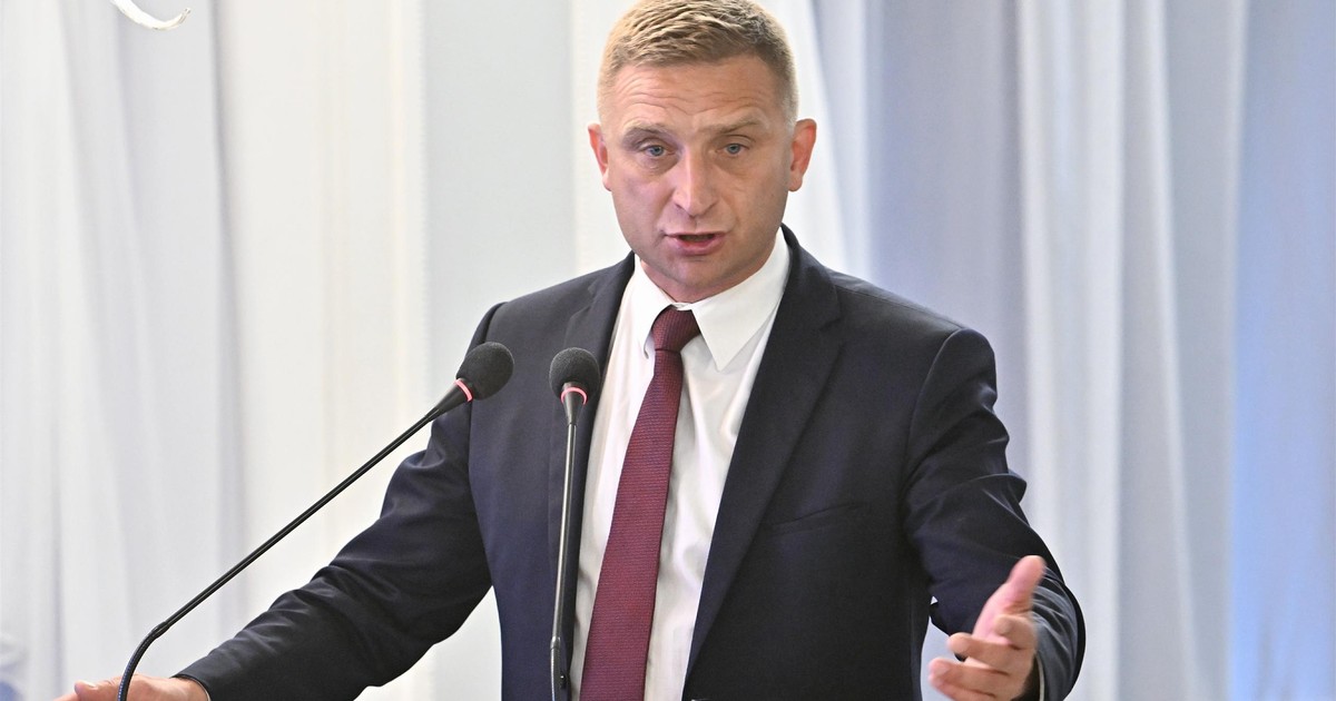 Nowe kłopoty Bąkiewicza. Narodowiec ma zwrócić olbrzymie pieniądze