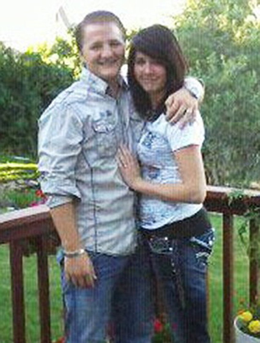 Dženesa je i sama udata i ima sina