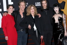 Bili 23 godine u braku, uradili DNK TEST i saznali da su ROĐACI i ne žele da se razvedu! Čuveni glumci konačno pokazali decu i svi ZABEZEKNUTO gledaju u ove fotke, "sad mi je jasno zašto su ih KRILI"