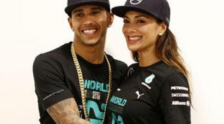 Lewis Hamilton beégett egy élő rádiós műsorban 