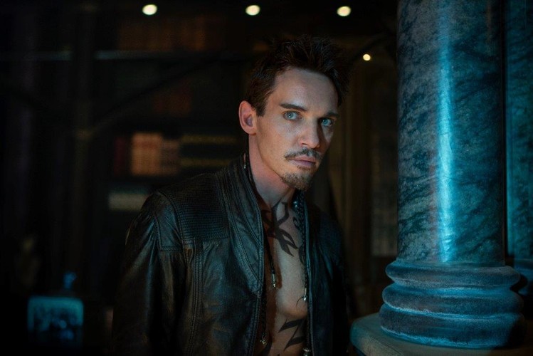 Jonathan Rhys Meyers w filmie 'Dary Anioła: Miasto kości'