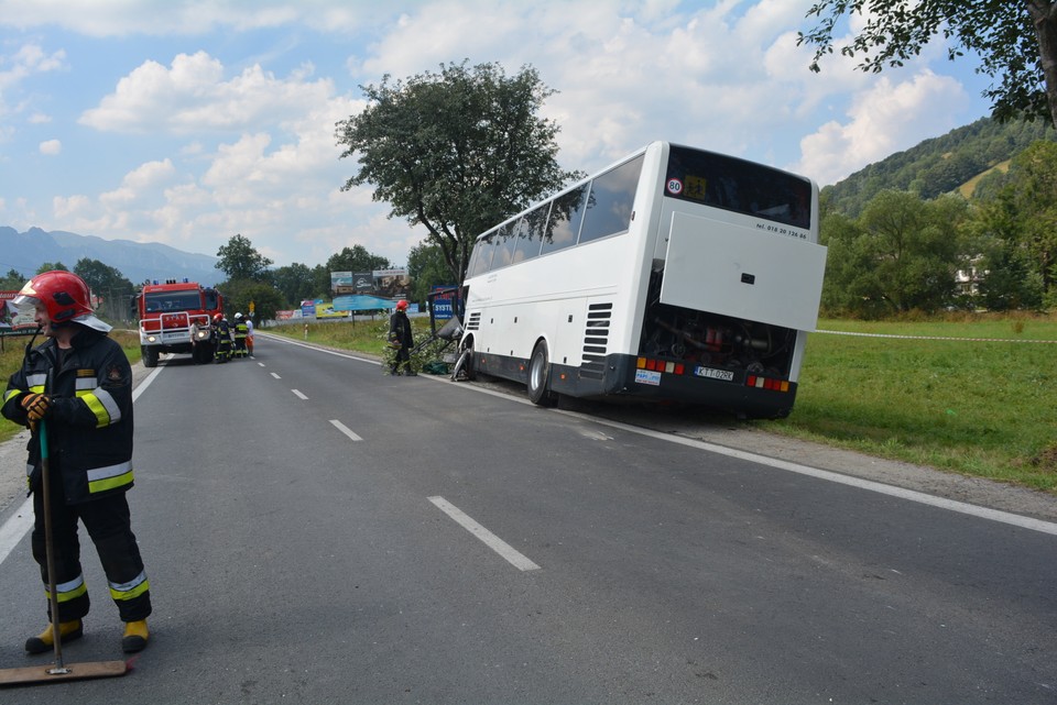 Wypadek na zakopiance. Autokar z dziećmi zderzył się z autem osobowym