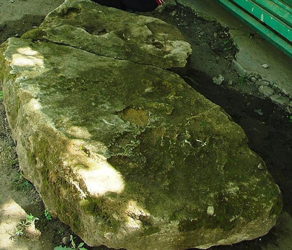 Sat je pronađen u skopu velike stene