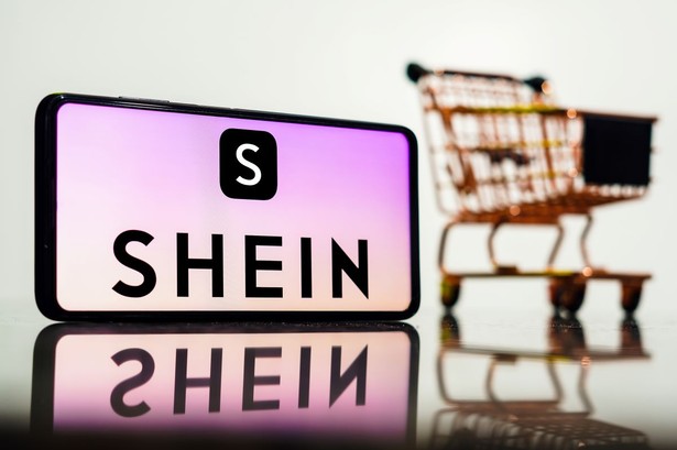 W ubraniach i butach dziecięcych zakupionych na platformie e-zakupów Shein wykryto przekroczone normy ftalanów, ołowiu i innych szkodliwych substancji chemicznych