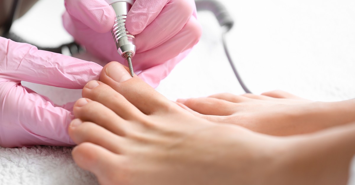 Usługi podologa są z VAT. Zwolnienie jest dla medyka, a nie dla kosmetyczki