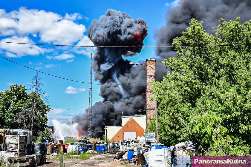 Pożar składowiska odpadów. Nad Kutnem unosiły się kłęby dymu