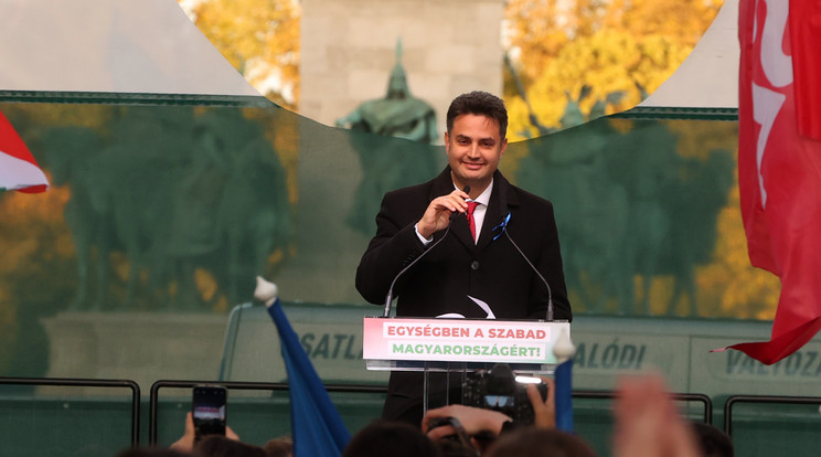 Ellenzéki rendezvény a Hősök terénél / Fotó: Pozsonyi Zita