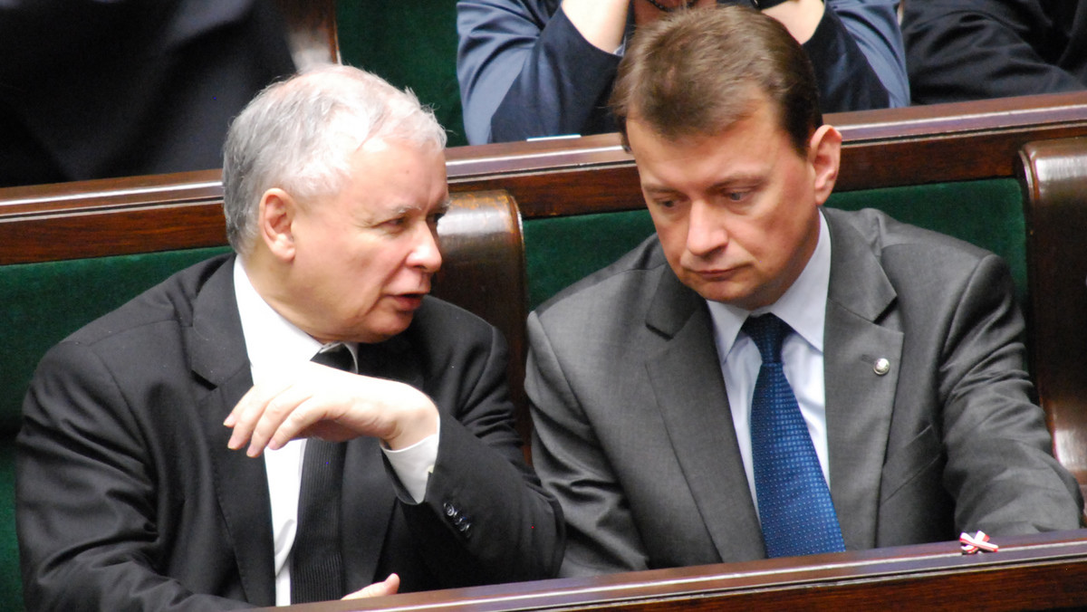 Język, którym posługiwał się Jerzy Wilk był "twardy", jednak można go wytłumaczyć "zdenerwowaniem" mieszkańców. Tak prezes partii Jarosław Kaczyński komentuje sprawę pojawienia się w internecie nagrań, w których kandydat PiS na prezydenta Elbląga używa wulgaryzmów i sugeruje obecność nieformalnego porozumienia PiS-u z Ruchem Palikota. Miało ono odsunąć PO od władzy.