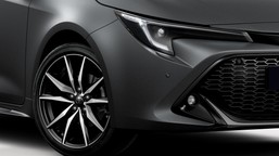 ta toyota to hit. kupują w ciemno co 30 sekund. cena?