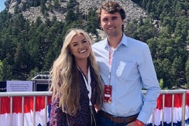 Erika i Čarli Kirk nisu želeli kumove i deveruše za svadbu, imena dece krili od javnosti, a samo 10 dana pre tragedije svi zajedno bili na ovom događaju: Ovako je izgledao brak poznatog para, JEDAN VIDEO SE POSEBNO ŠERUJE