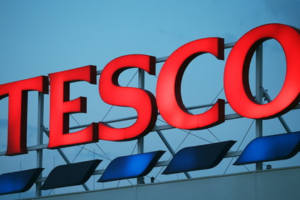 Tesco ogranicza e-zakupy w miastach i zwalnia pracowników
