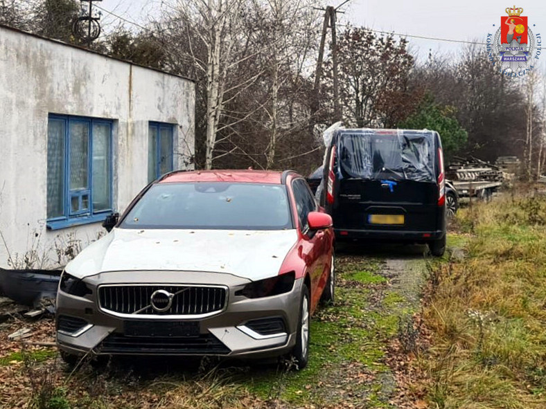 Zatrzymano grupę przestępców kradnących i rozbierających auta