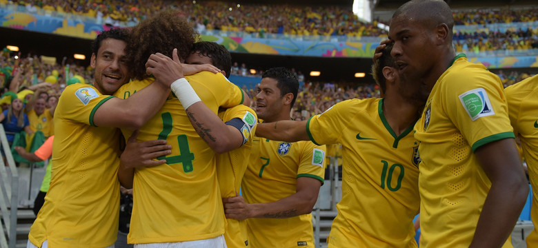 MŚ: Brazylia zrobiła kolejny krok do piłkarskiego nieba, gole obrońców dały półfinał