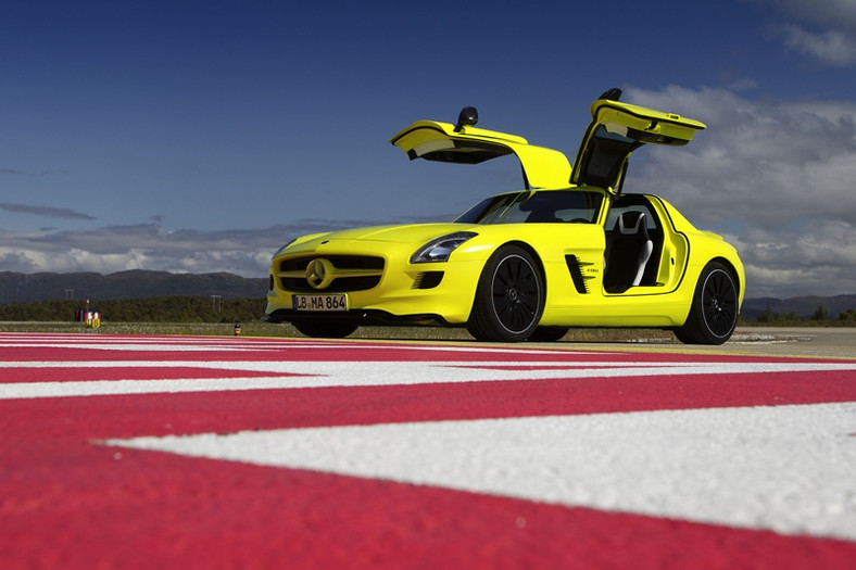 Mercedes SLS AMG E-Cell – z e-pięknem trzeba obcować