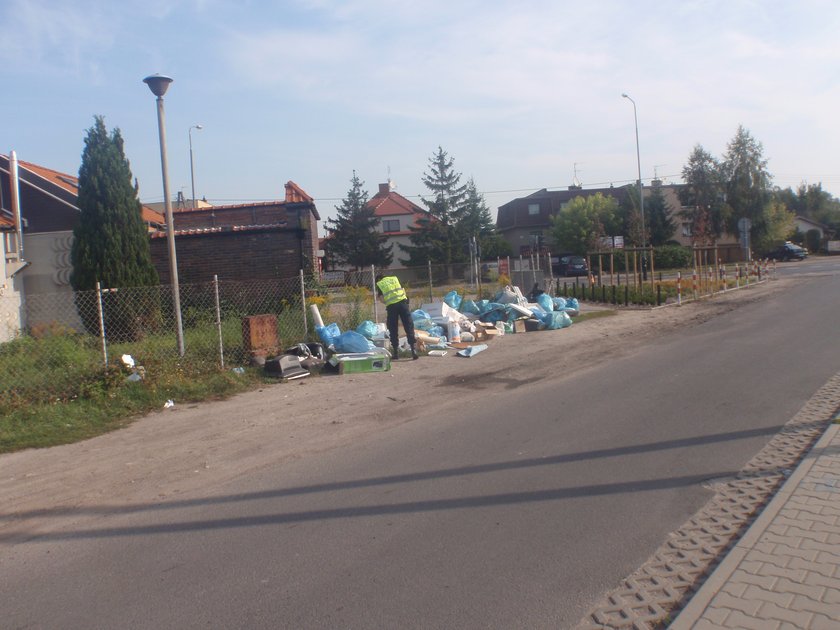 Strażnicy szukają śmieciarza z Podolan