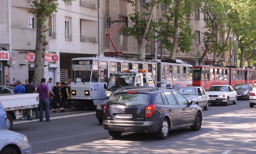 ... i stvorio kolonu od nekoliko tramvaja...