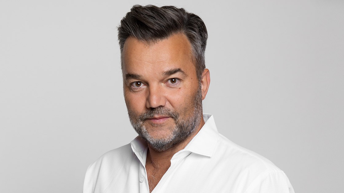 „Huszonhárom éve hűséges vagyok a feleségemhez” – Hevér Gábor nem tud és nem is akar azonosulni a megcsalással
