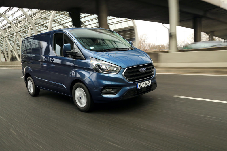 Ford Transit Custom plug-in – miejski dostawczak