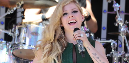 Avril Lavigne nie żyje? Piosenkarka ma sobowtóra?