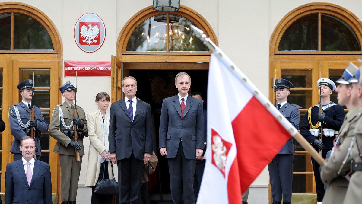 Cele polskiej prezydencji, współpraca w NATO oraz ewentualne francuskie inwestycje w polski przemysł obronny to tematy rozmów ministrów obrony Polski i Francji - Bogdana Klicha i Gerarda Longueta. Jak powiedział Klich, oba kraje widzą wspólne interesy.
