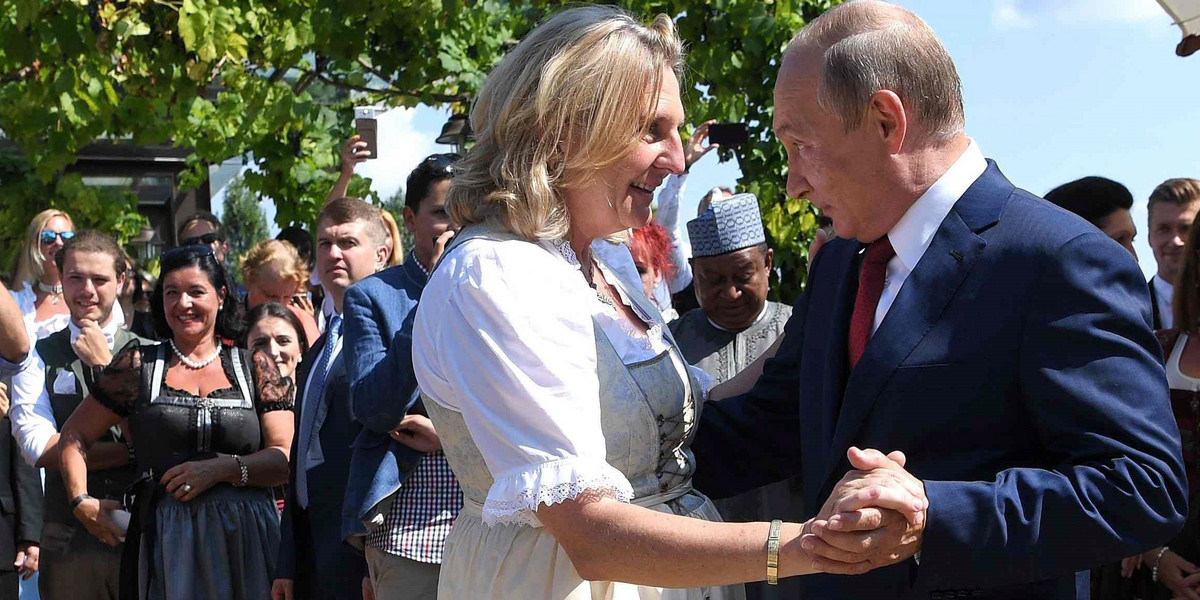 Karin Kneissl tańczyła na swoim weselu z Władimirem Putinem. 