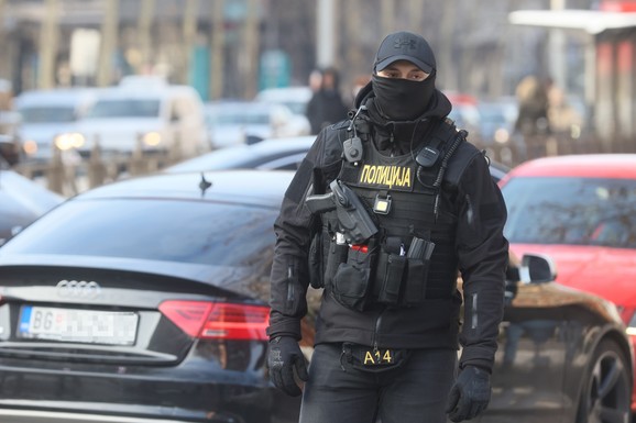 U DŽEP STAVIO 34 MILIONA! Uhapšen muškarac (67) iz Aleksinca: BEZ DOZVOLE eksploatisao pesak iz šljunak iz Južne Morave