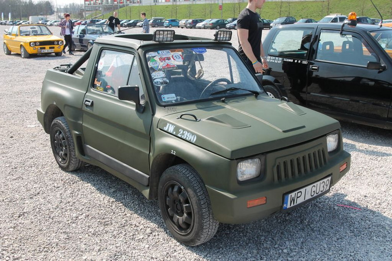 Youngtimer Warsaw 2015 - parada pod Stadionem Narodowym