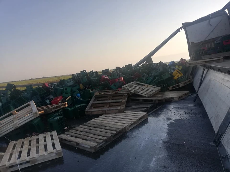 Iz šlepera su poispadale gajbice i palete