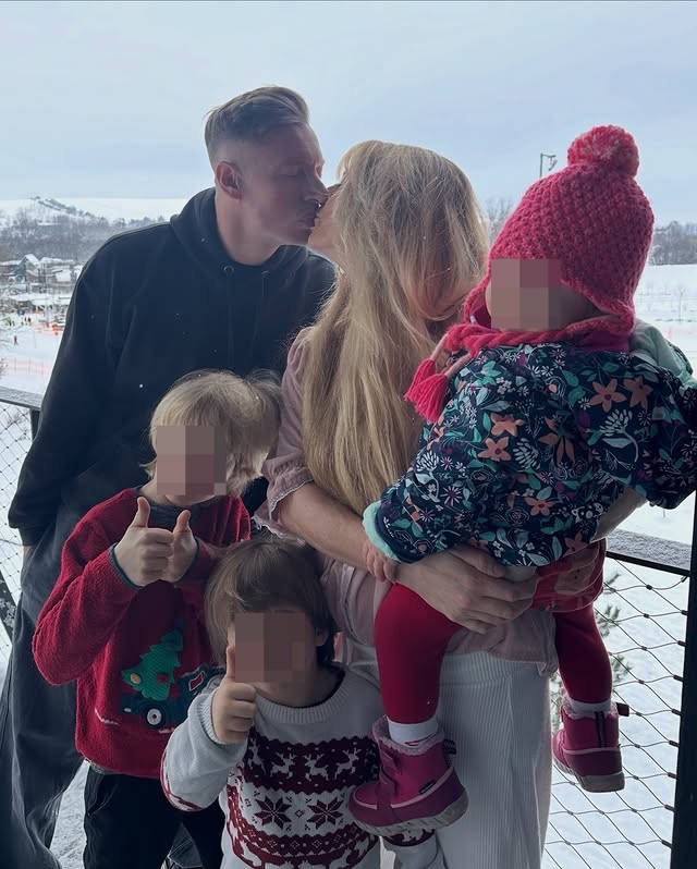 Spevák a moderátor Thomas Puskailer s rodinkou. 