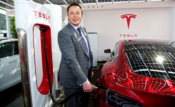 Tweety Elona Muska wpływają na wycenę akcji Tesli