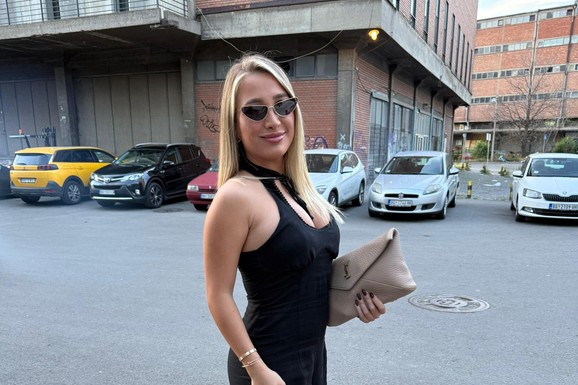 BIVŠA DAČIĆEVA SNAJKA PRŠTI U STAJLINGU OD 15.000 EVRA Milica Jokić pokazala opasan luksuz: U crnom od glave do pete i ne skida osmeh sa lica (Video)
