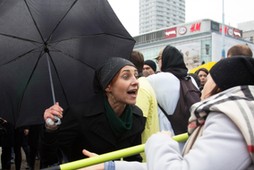 Czarny protest na warszawskiej patelni