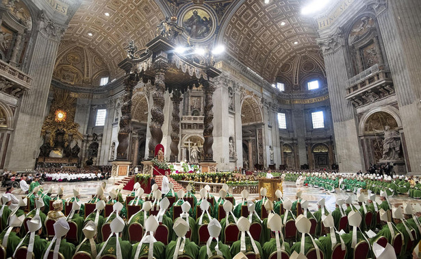 Koniec synodu w Watykanie. Biskupi napisali list do młodych