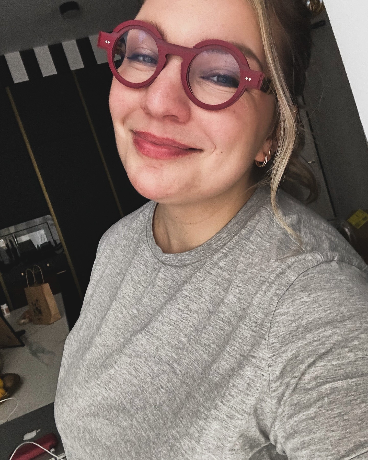 Komička Simona First.