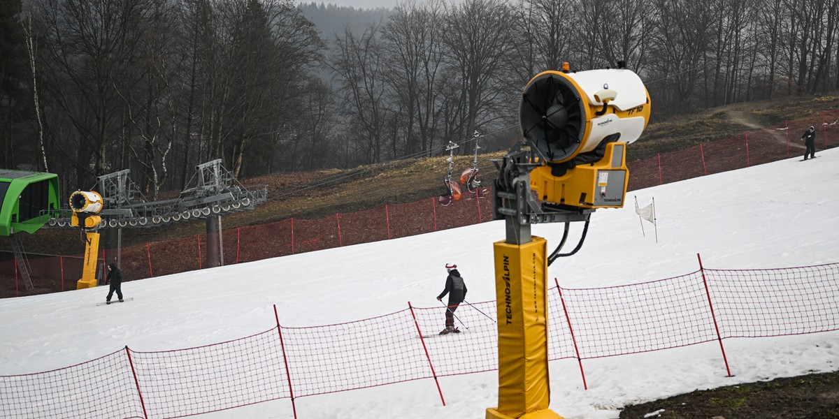 Sztucznie naśnieżany stok w Krynicy-Zdroju, 12 stycznia 2023 r. 