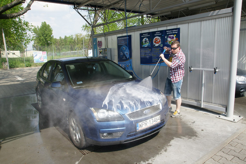 Test myjni bezdotykowych - Niebieski Słoń