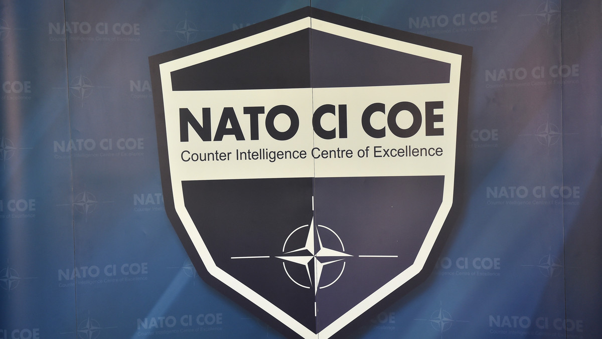 Naczelny Sąd Administracyjny przywrócił certyfikaty dostępu do tajemnic płk. Krzysztofowi Duszy, byłemu szefowi Centrum Eksperckiego Kontrwywiadu NATO - poinformował Antoni Kania-Sieniawski, adwokat oficera. Dodał, że wyrok jest ostateczny. Sprawa jest pokłosiem nocnego wejścia Żandarmerii Wojskowej do CEK NATO, któremu w nocy z 17 na 18 grudnia 2015 roku przewodził Bartłomiej Misiewicz
