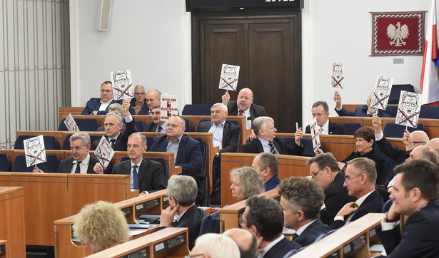 Senatorowie PO podczas pierwszego dnia 52. posiedzenia Senatu