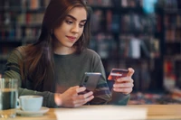 Wielki wysiłek za marną płacę. Jak wartość naszej pracy oderwała się od realiów