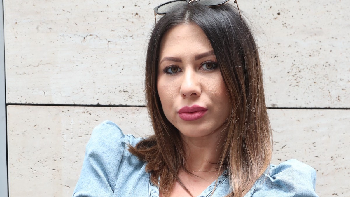 „Bocsi, de ráuntam” – Új frizurát villantott Megyeri Csilla, a rajongók pedig imádják: itt a fotó